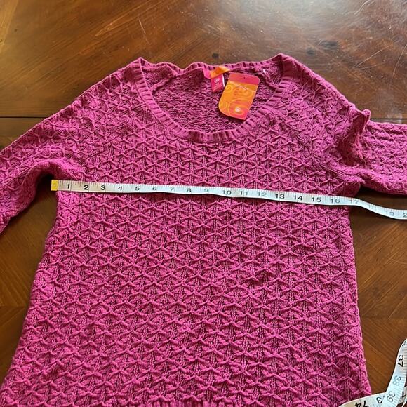 Catch My I Raspberry Pullover Knit Sweater NWT Woman Size Medium - Picture 7 of 8
